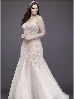 Sweetheart Trumpet Wedding
Dress
Galina Signature